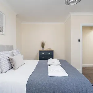 Modern 3 Bedroom - Sleeps 6 Apartment Brighton
